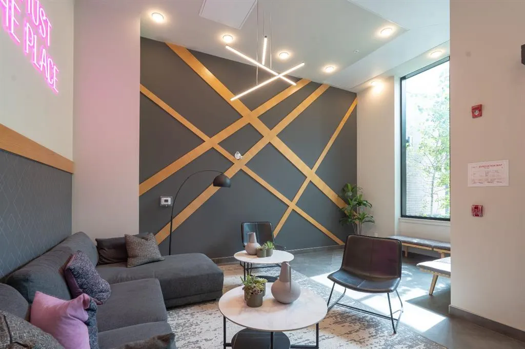 3932 University Avenue NW, #418