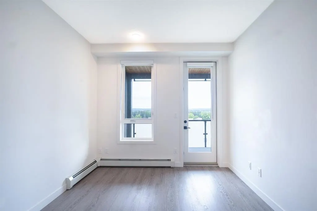 3932 University Avenue NW, #418