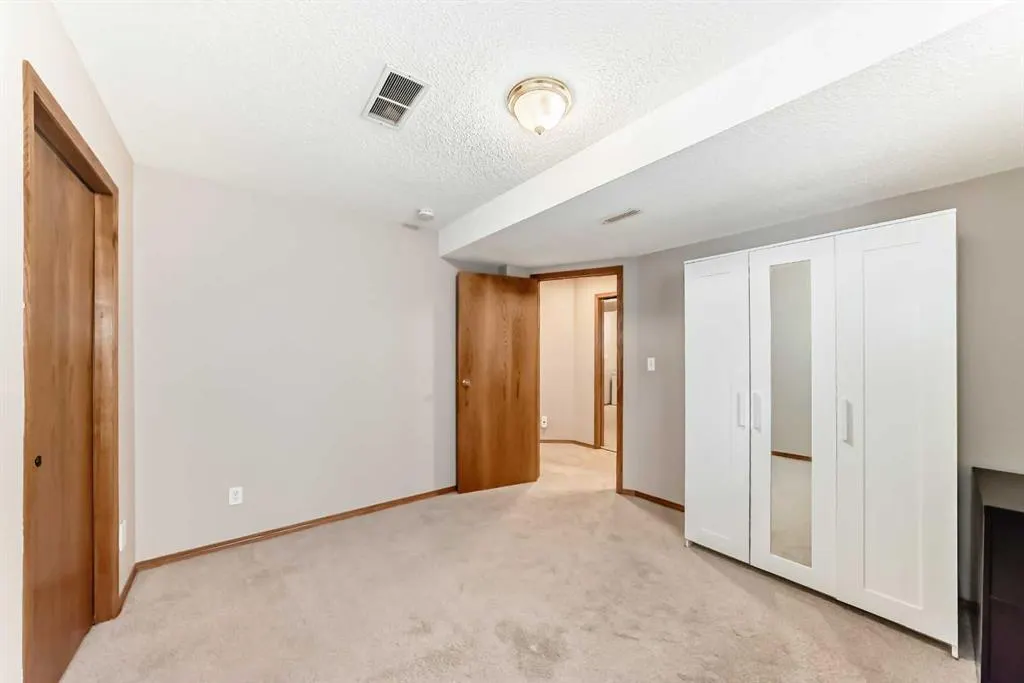 327 Riverview Place SE