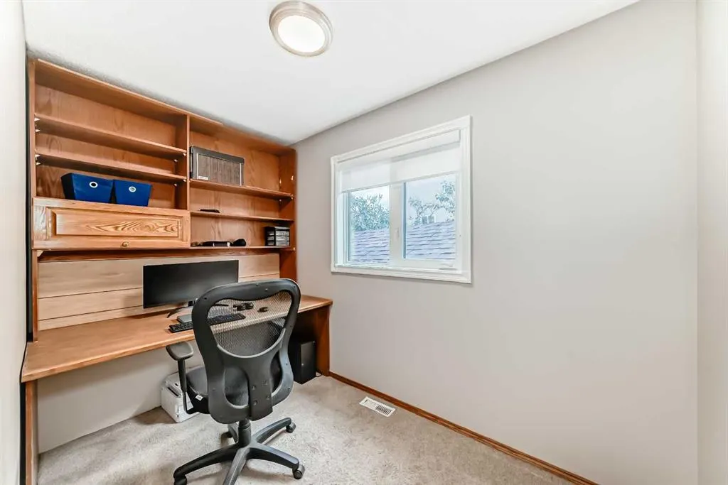 327 Riverview Place SE