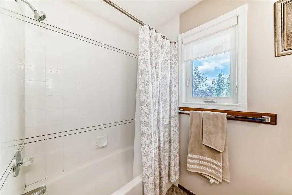 327 Riverview Place SE