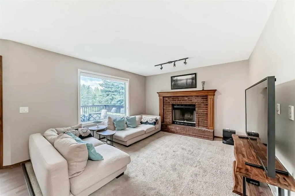 327 Riverview Place SE