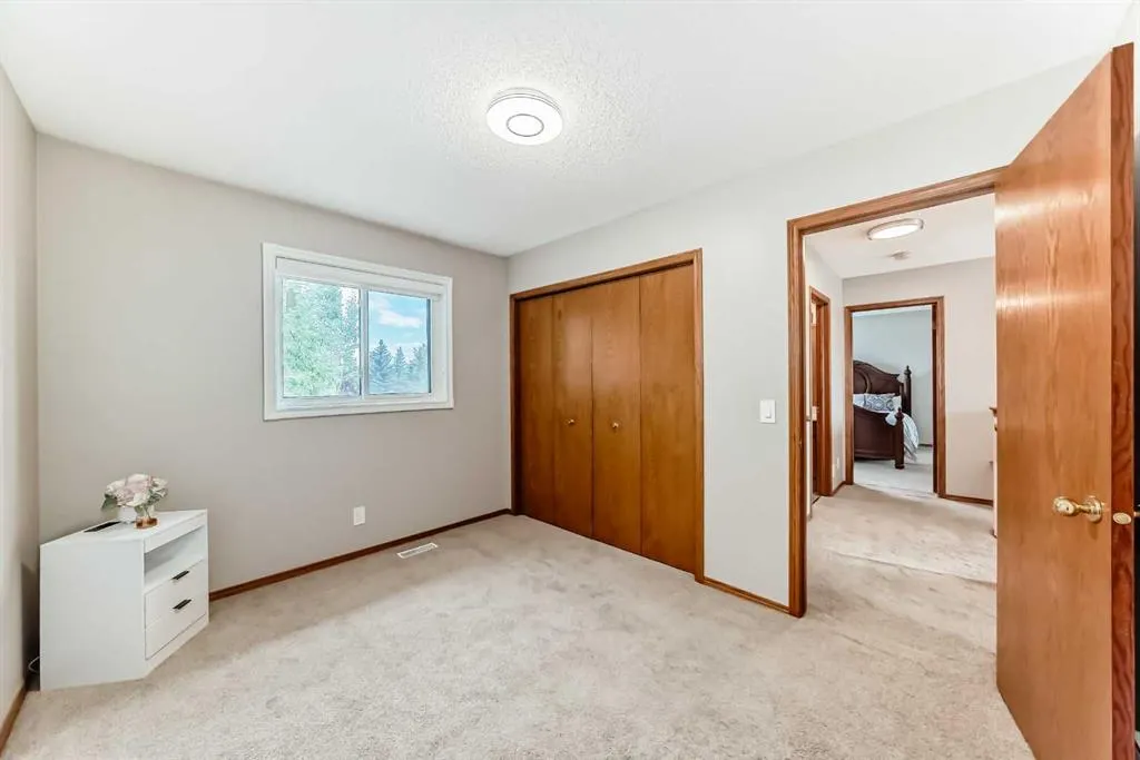 327 Riverview Place SE