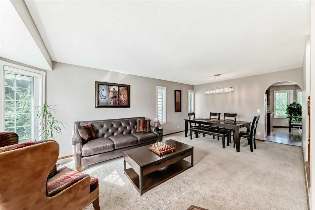 327 Riverview Place SE