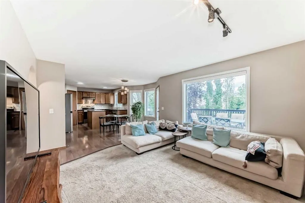 327 Riverview Place SE