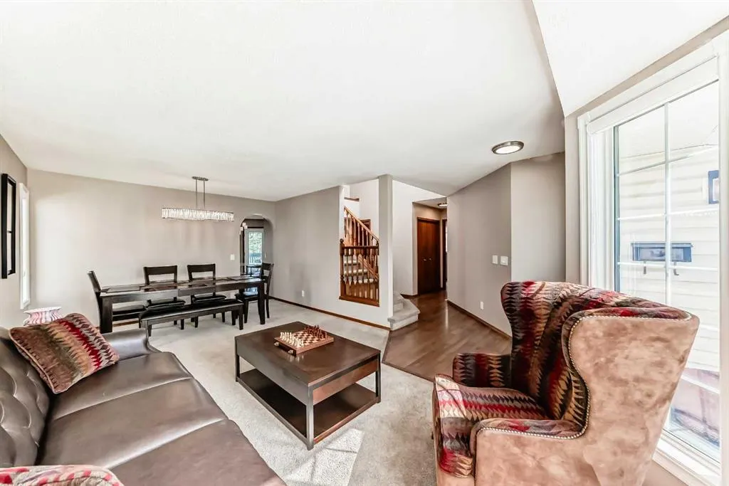327 Riverview Place SE