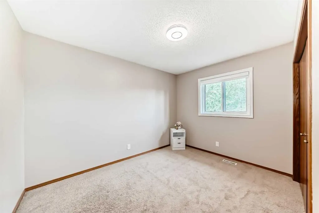 327 Riverview Place SE