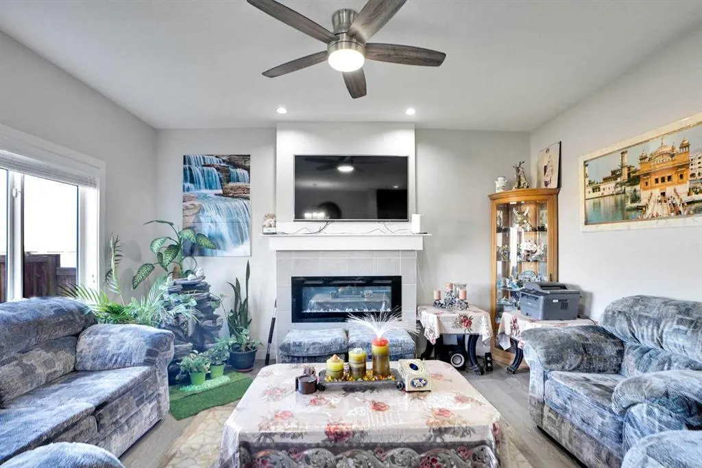 99 Savanna Way NE