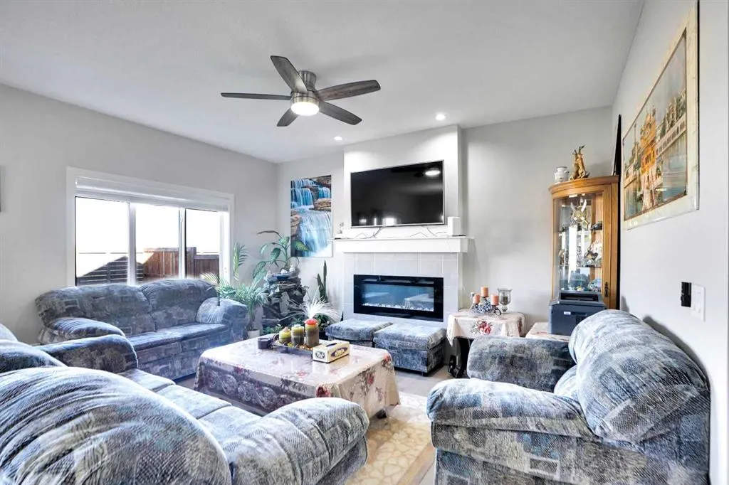 99 Savanna Way NE