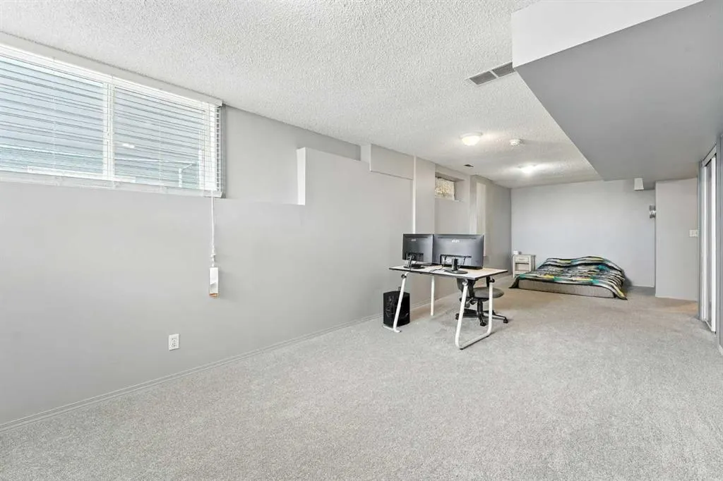 26 Bridlewood Way SW