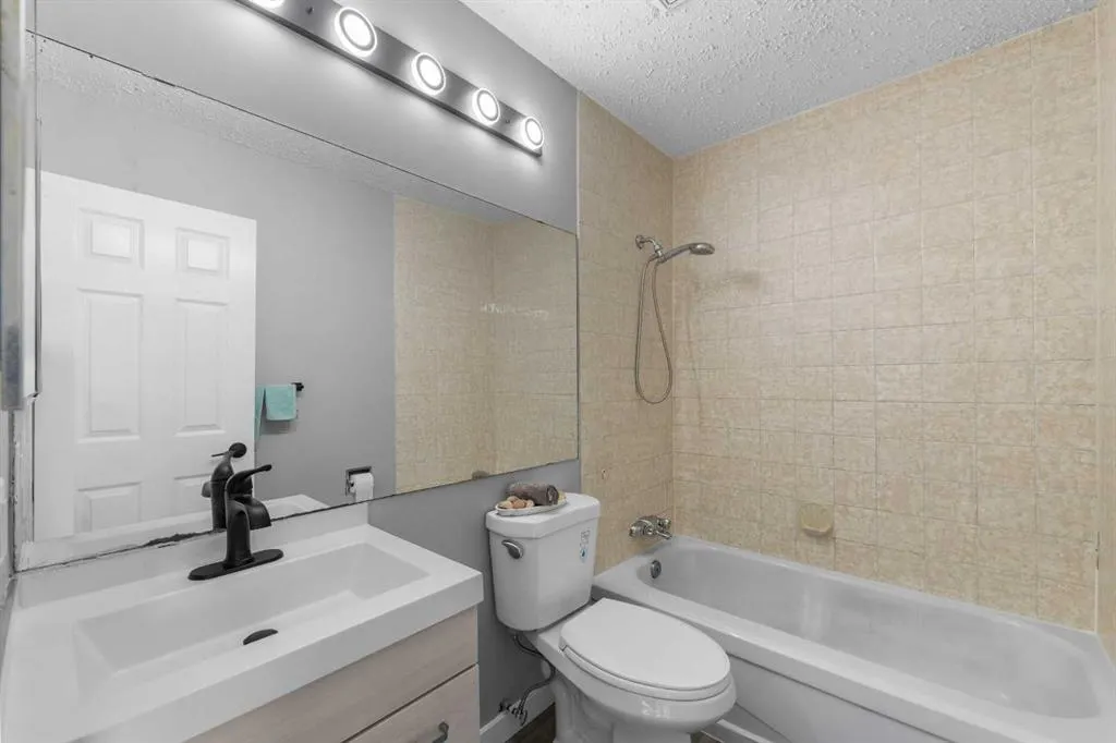 152 Castlebrook Rise NE