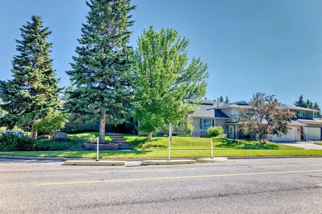 3020 Palliser Drive SW