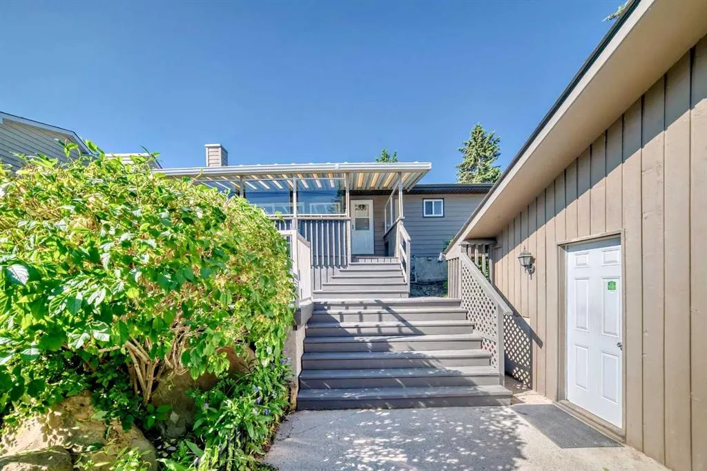 3020 Palliser Drive SW