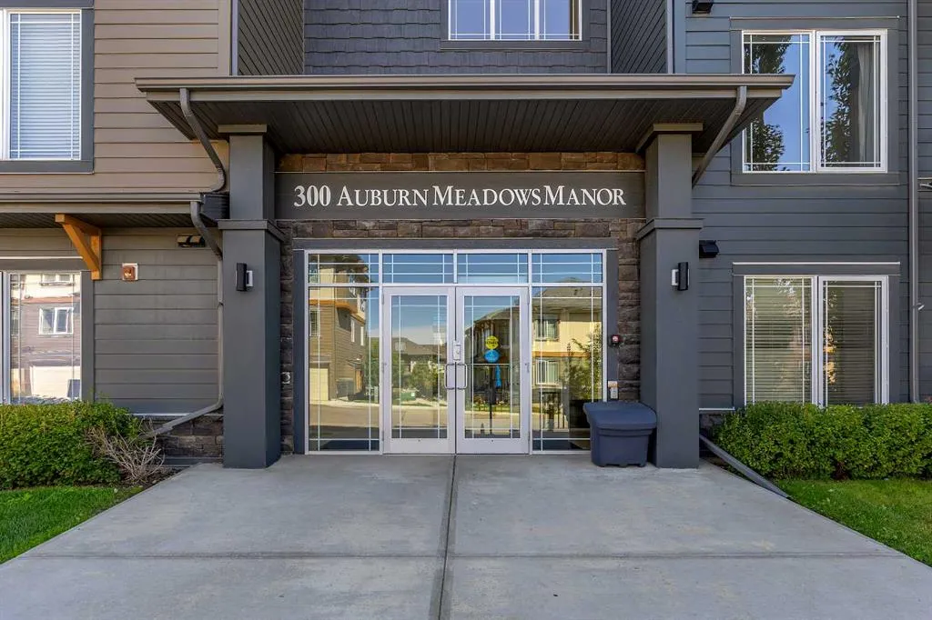 300 AUBURN MEADOWS Manor SE, #205