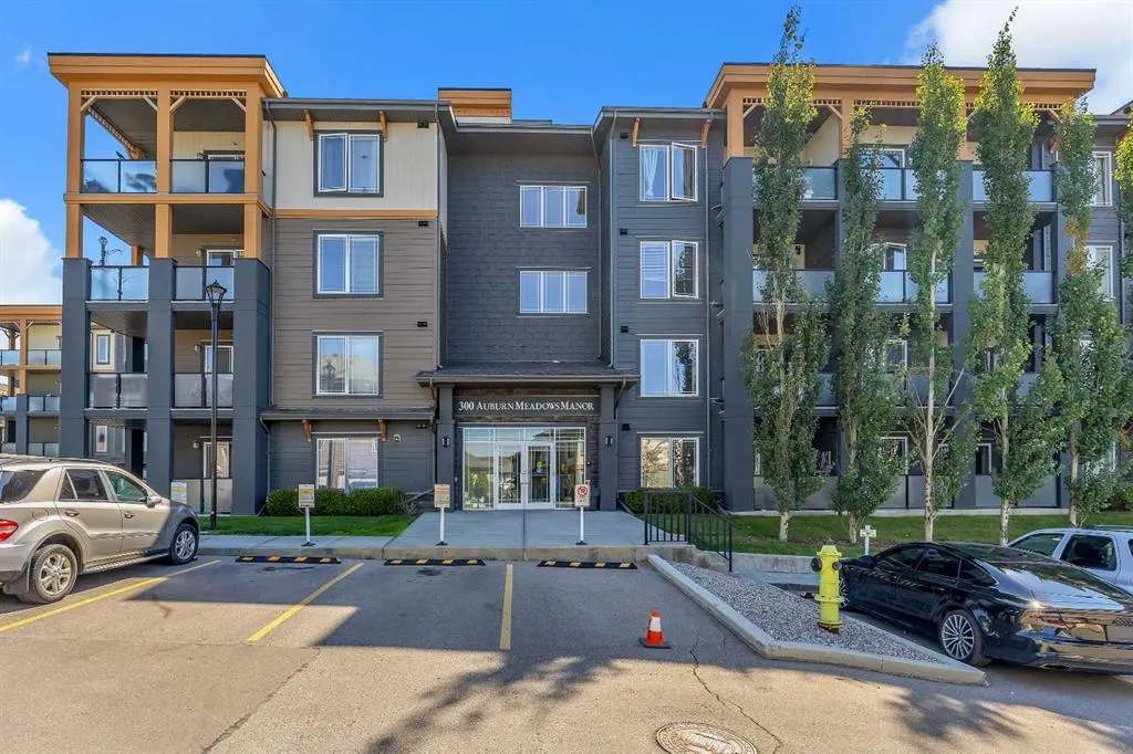 300 AUBURN MEADOWS Manor SE, #205