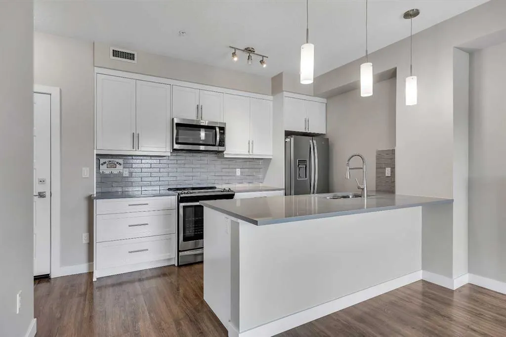 300 AUBURN MEADOWS Manor SE, #205