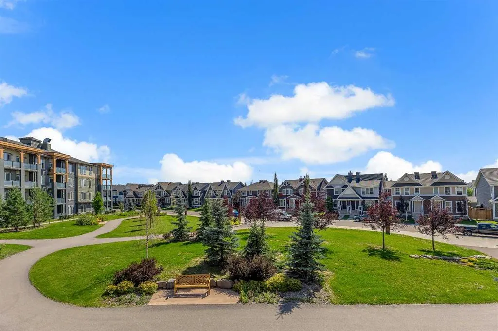 300 AUBURN MEADOWS Manor SE, #205