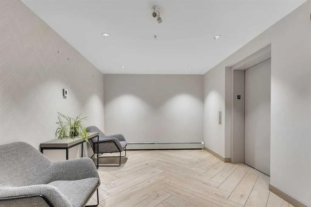 300 AUBURN MEADOWS Manor SE, #205