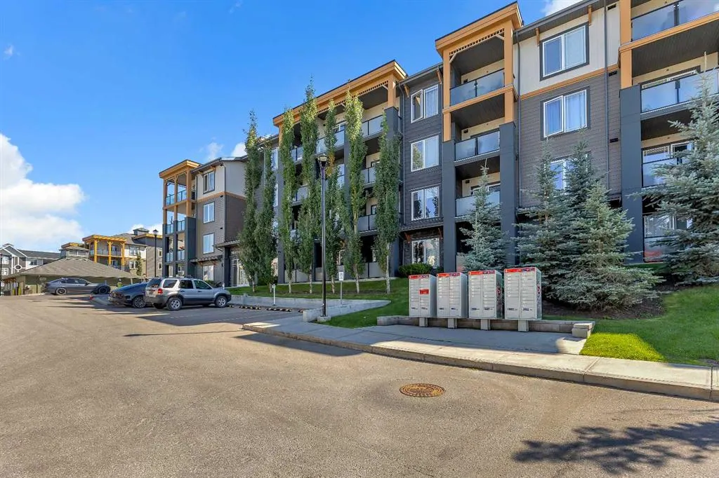 300 AUBURN MEADOWS Manor SE, #205