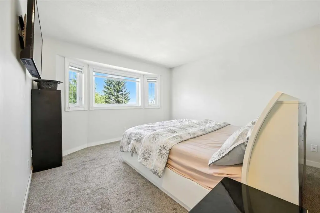 99 Erin Road SE