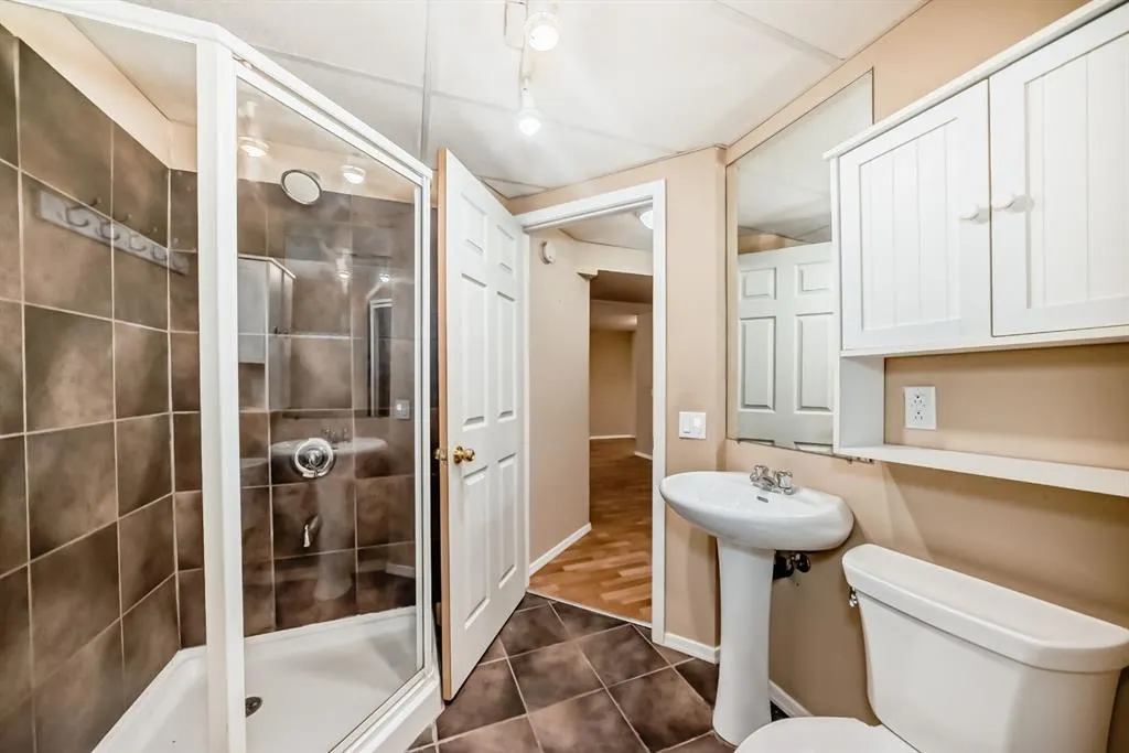 800 Bowcroft Place, #32