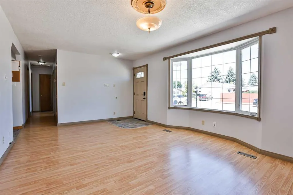 1910 24 Avenue N