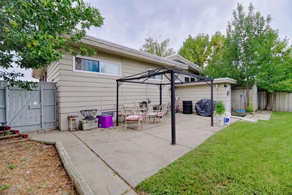 1141 Scenic Drive S