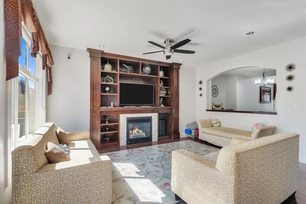 129 saddlelake Grove