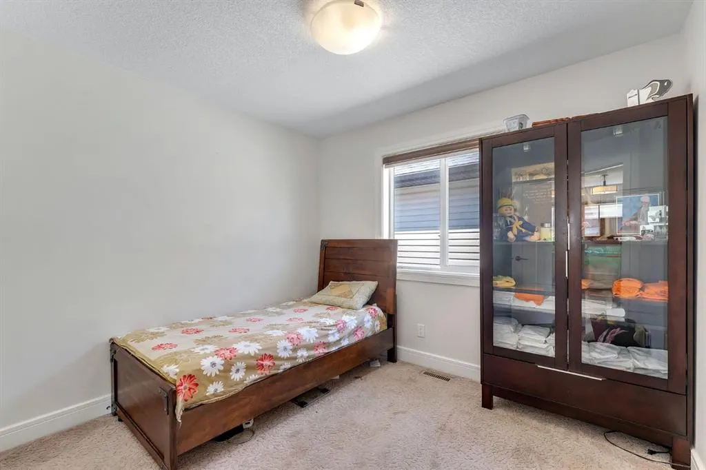 129 saddlelake Grove