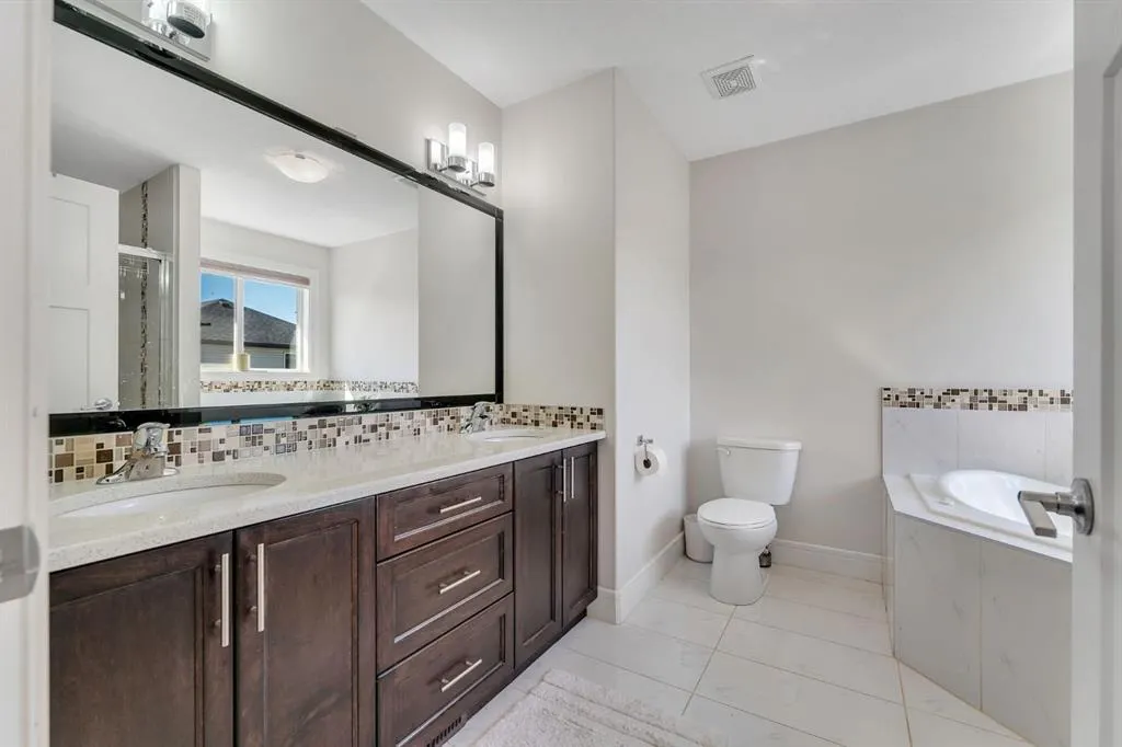 129 saddlelake Grove