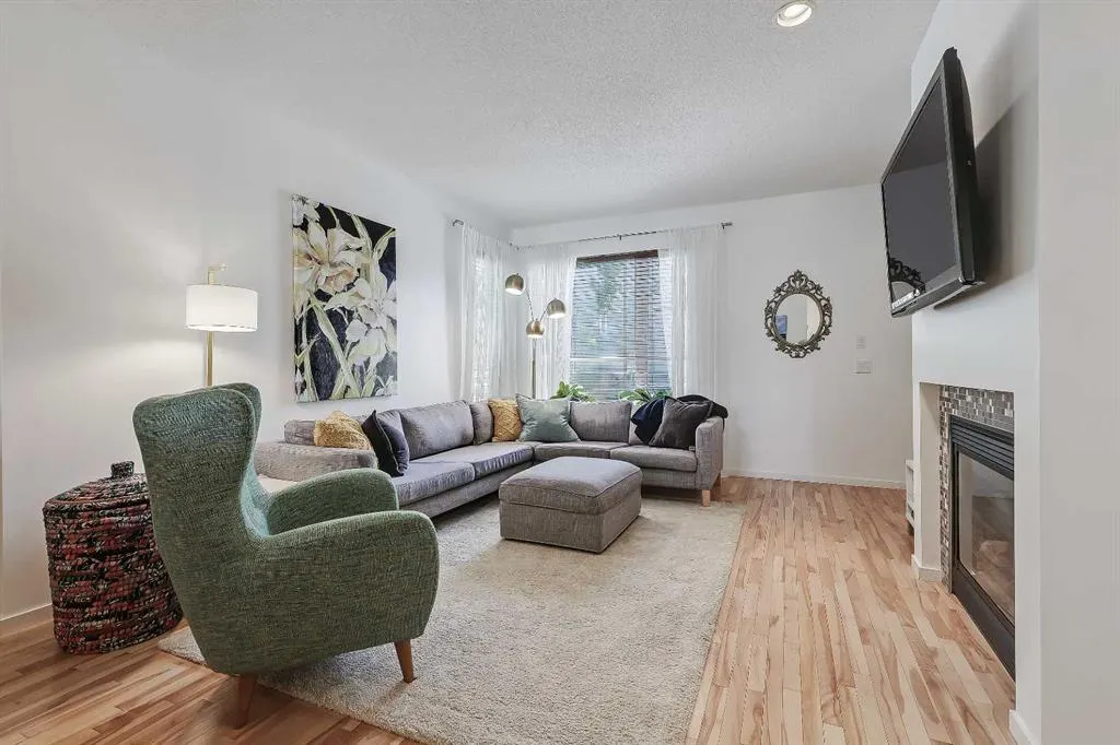 13 Chapalina Square SE
