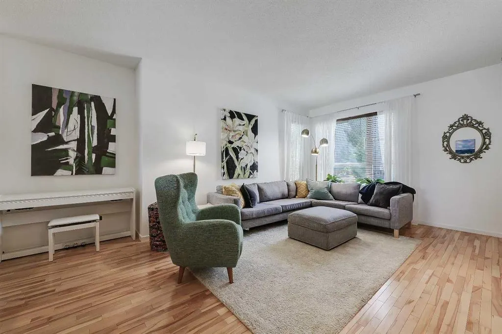 13 Chapalina Square SE