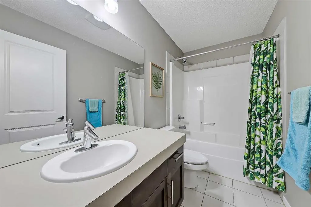 13 Chapalina Square SE