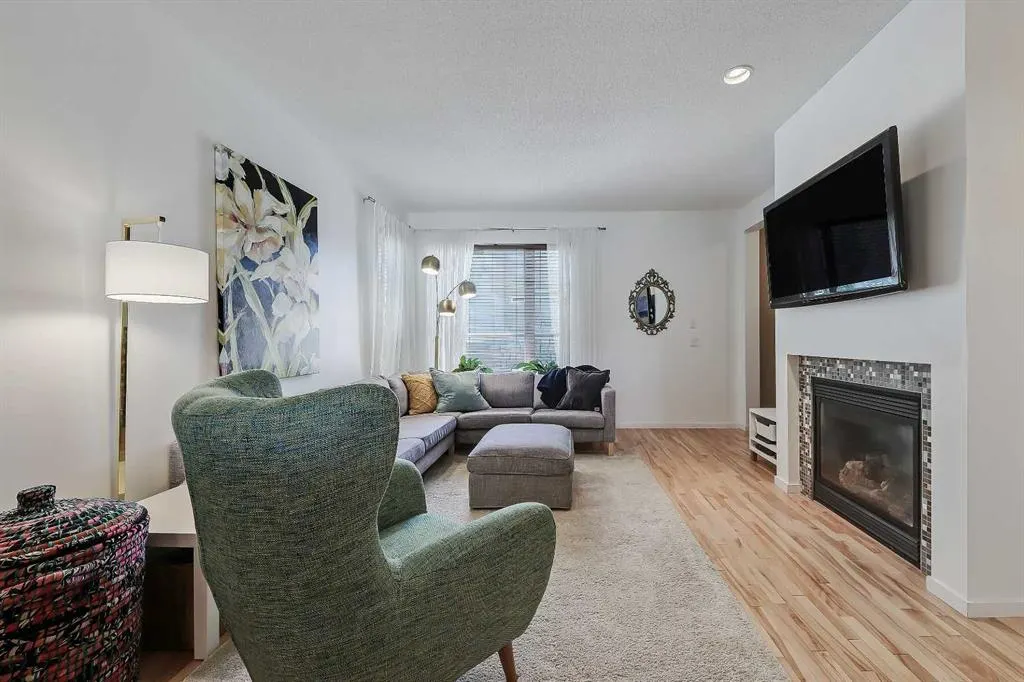 13 Chapalina Square SE