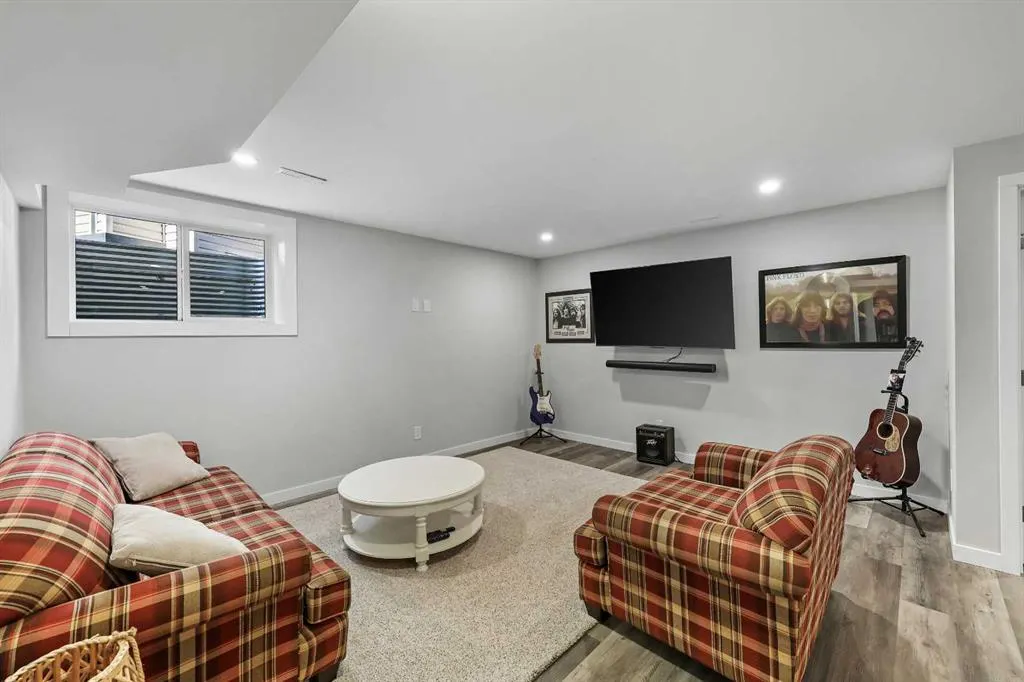 15 Sage Valley Court NW