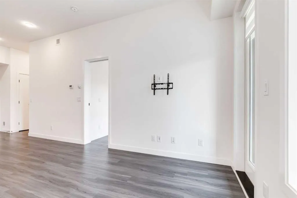 4138 University Avenue NW, #617