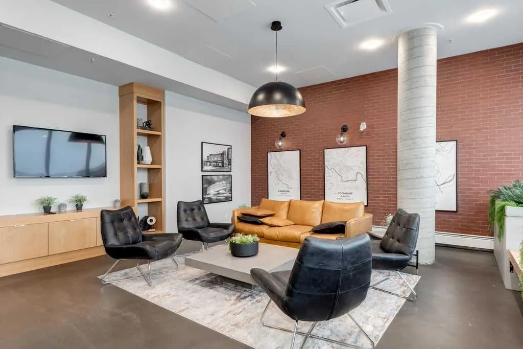 4138 University Avenue NW, #617