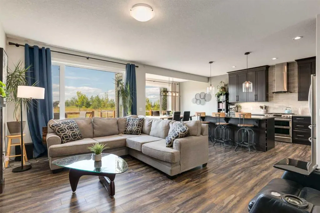 120 Emberside Glen