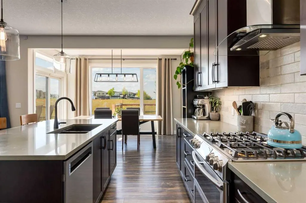 120 Emberside Glen