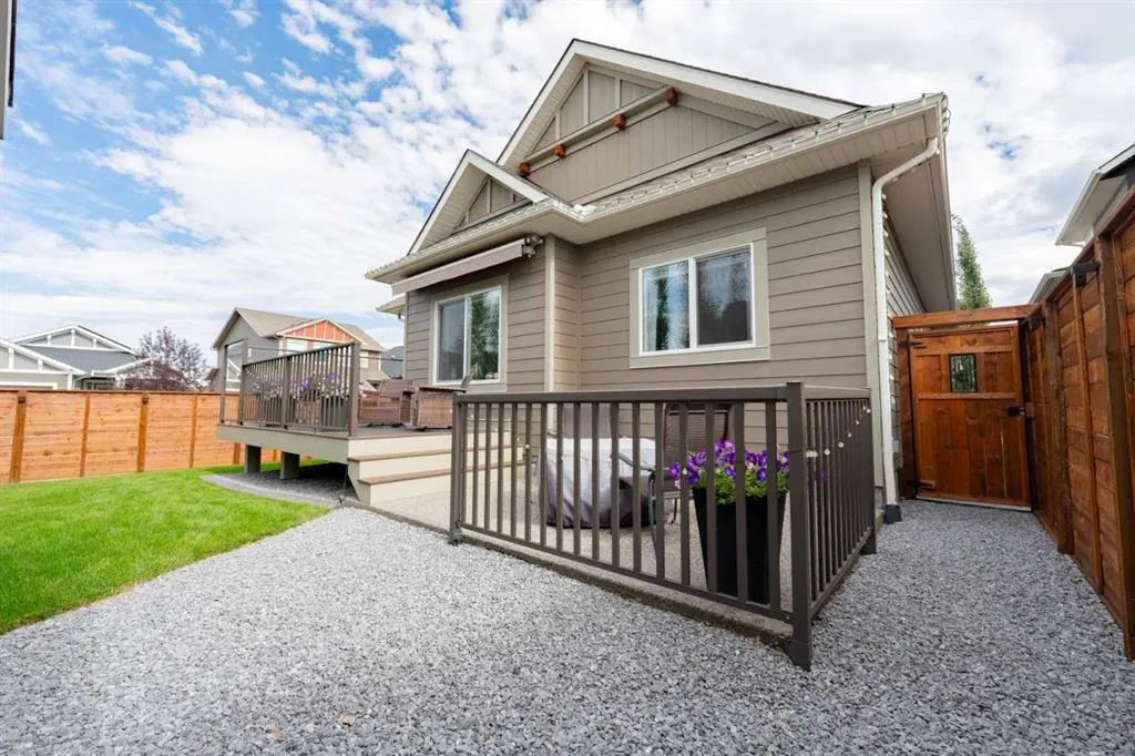 326 Bayside Crescent SW