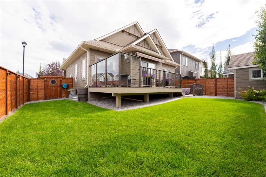 326 Bayside Crescent SW