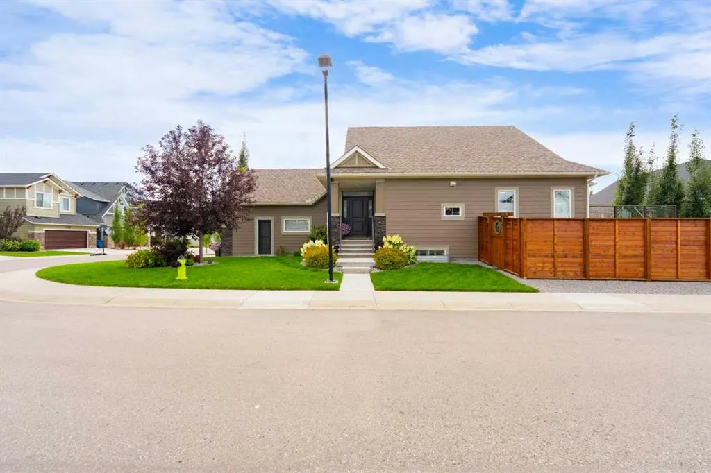 326 Bayside Crescent SW