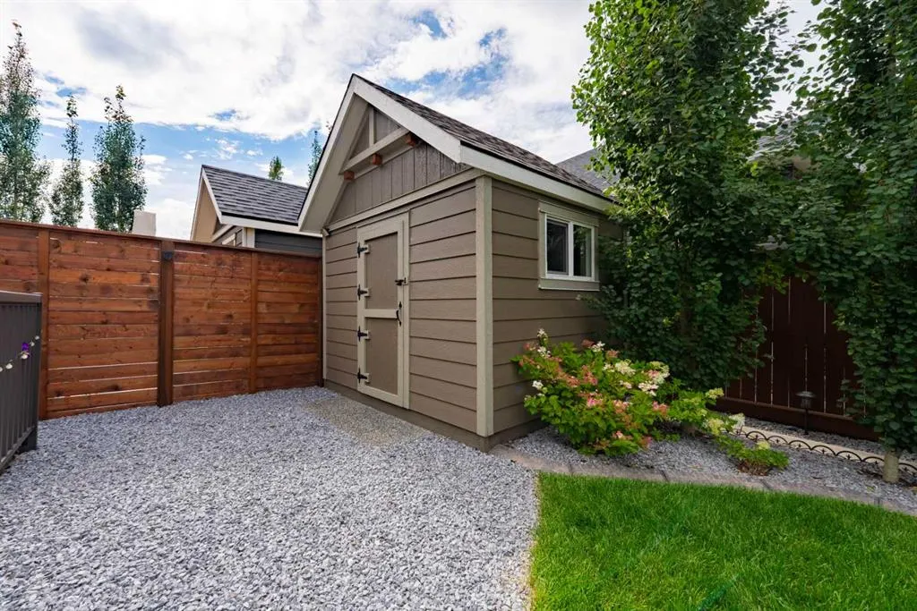 326 Bayside Crescent SW