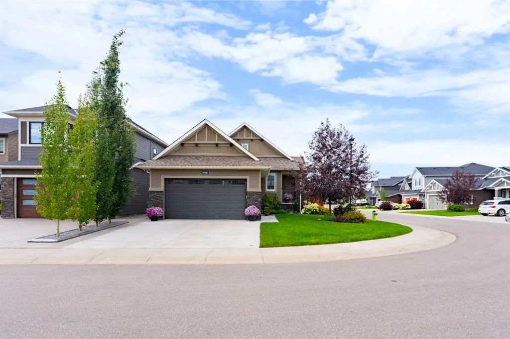 326 Bayside Crescent SW