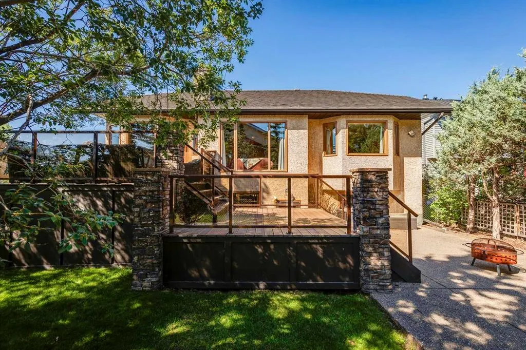 285 Hawkstone Drive NW