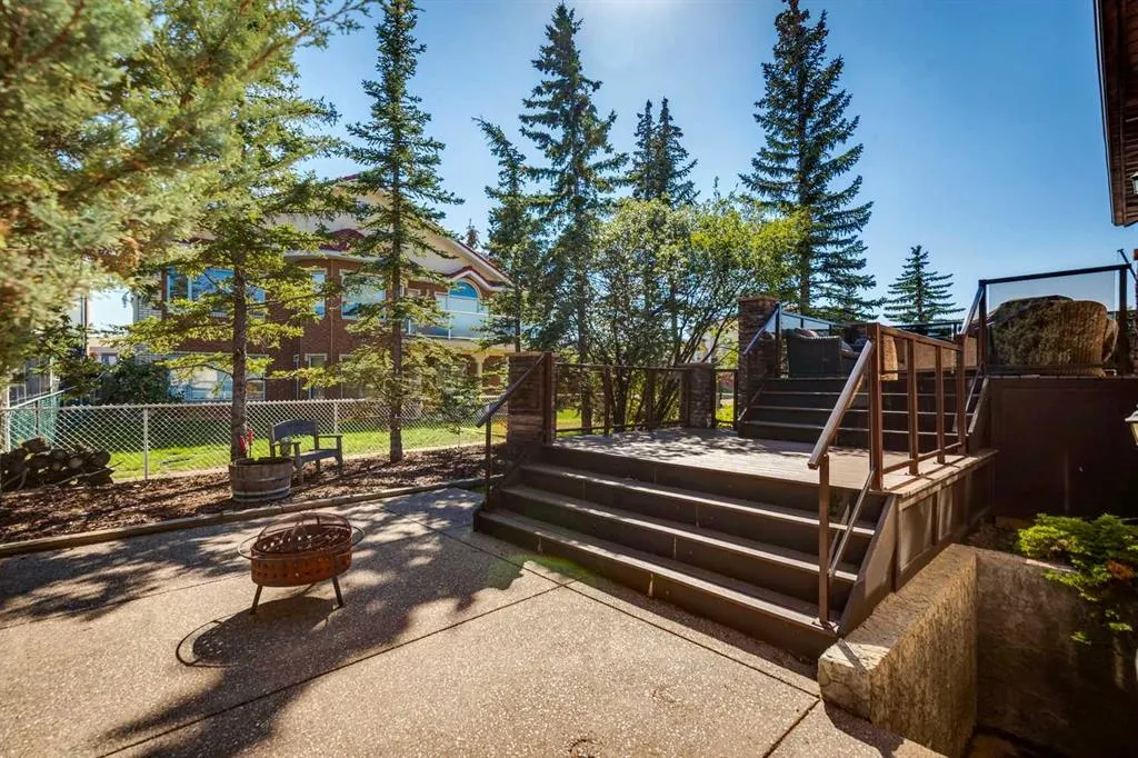 285 Hawkstone Drive NW