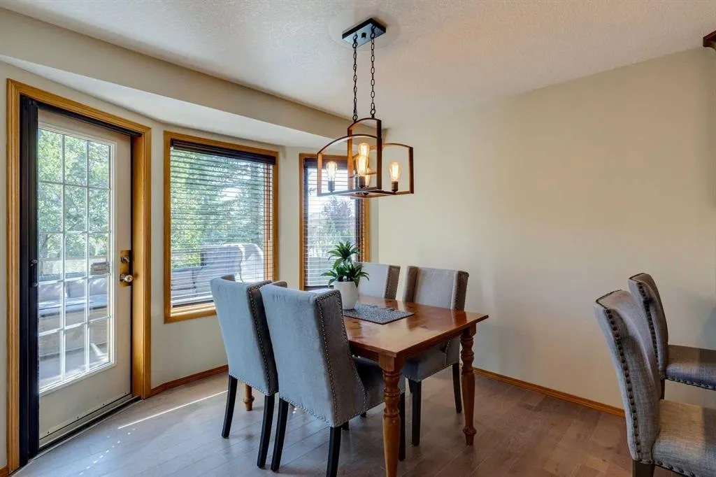 285 Hawkstone Drive NW