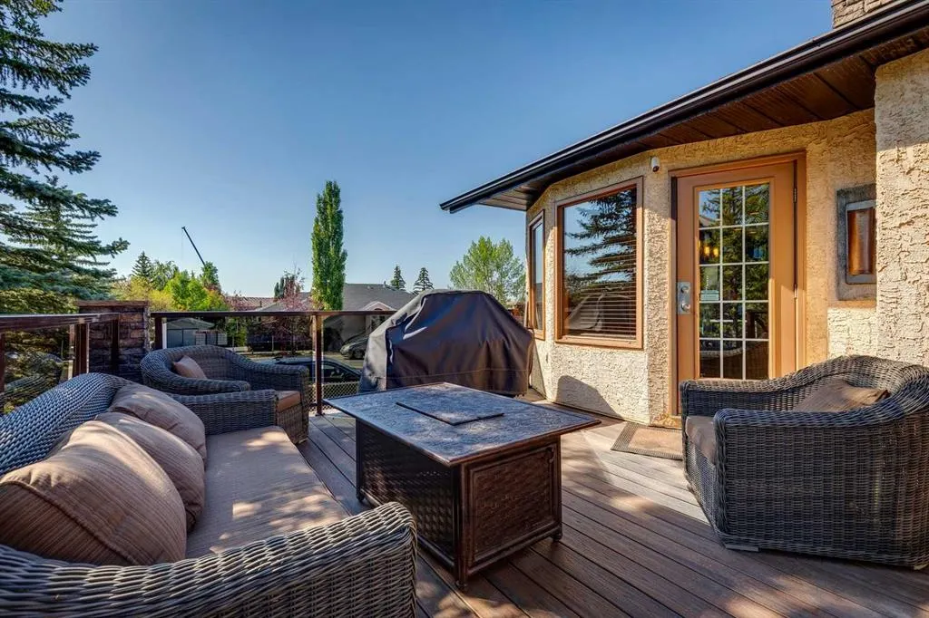 285 Hawkstone Drive NW
