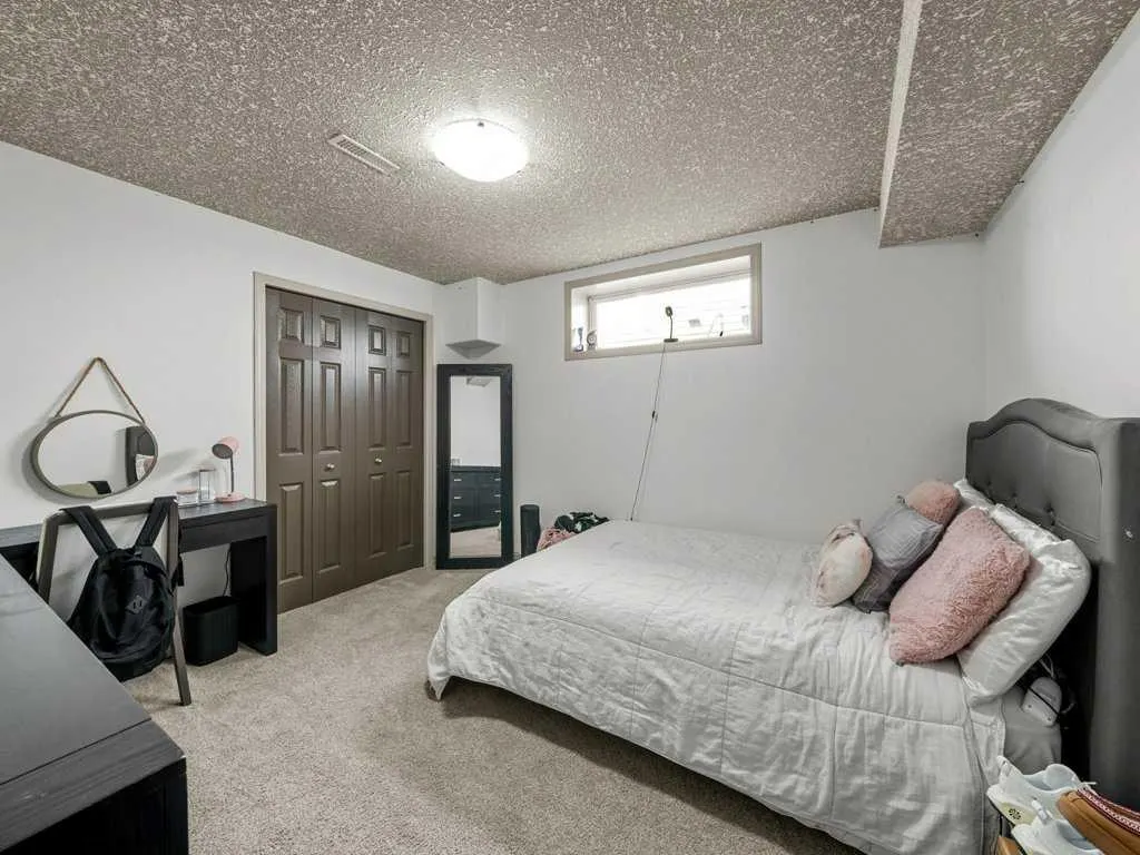 155 West Lakeview Passage
