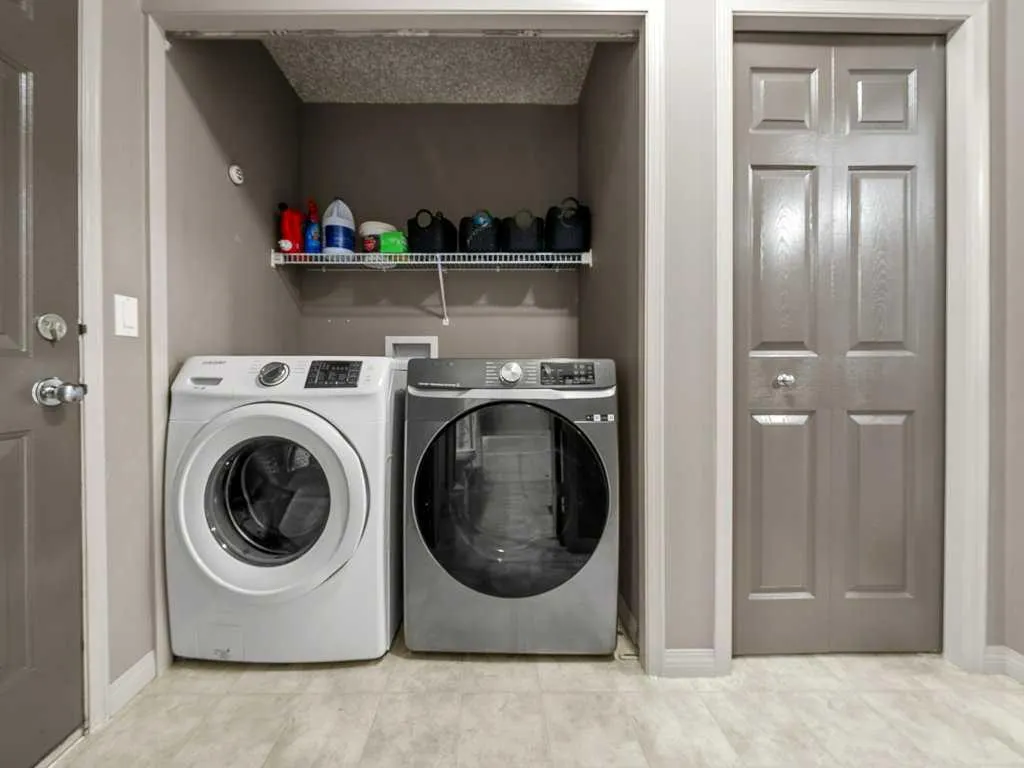 155 West Lakeview Passage